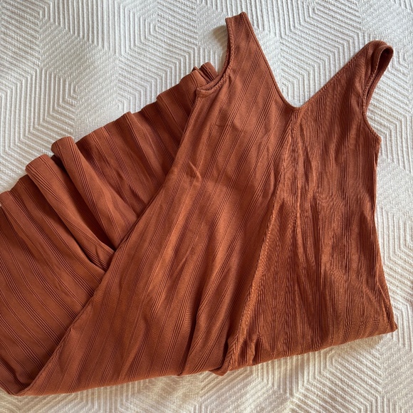 Mien Studios Willow Wide Rib Jumpsuit in Rust - Picture 5 of 6